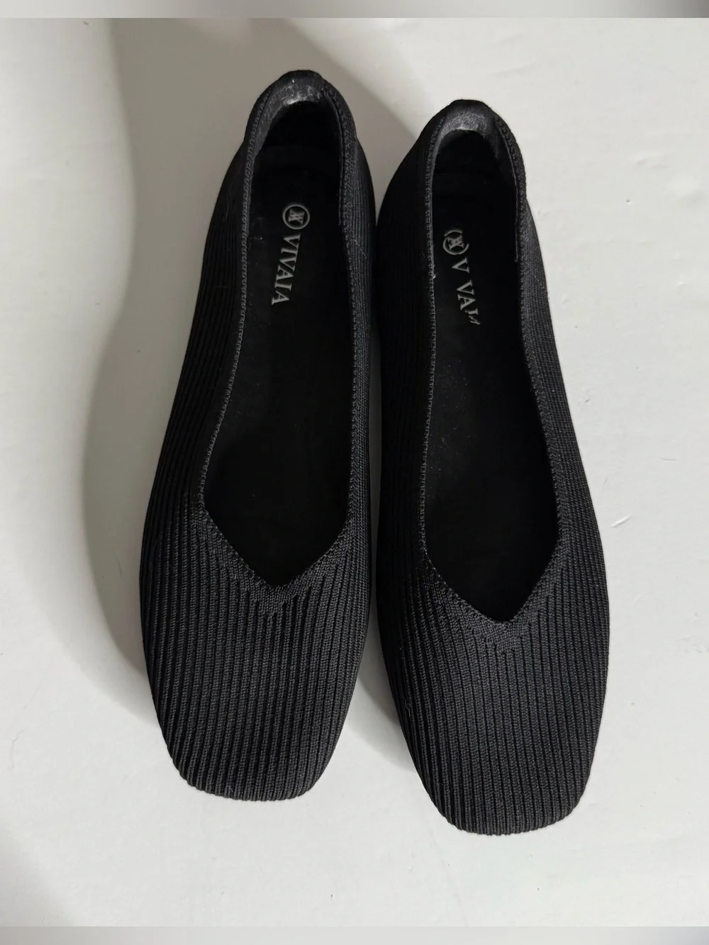 Vivaia Square-Toe V-Cut Flats